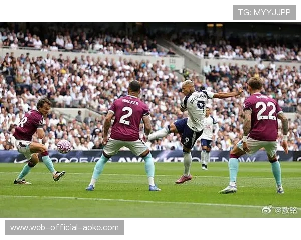 桑德兰赛前训练重点演练高位逼抢，应对伯恩利密集防守