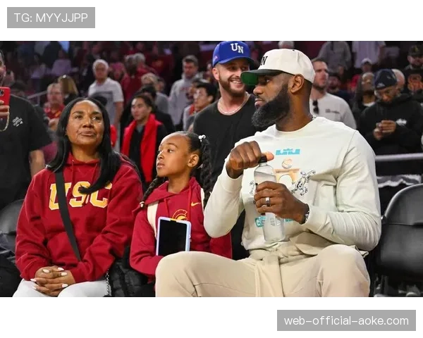 父子同台：41岁老将与16岁儿子在同一场预备队比赛出场